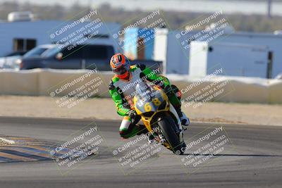 media/Dec-18-2022-SoCal Trackdays (Sun) [[8099a50955]]/Turn 2 (950am)/